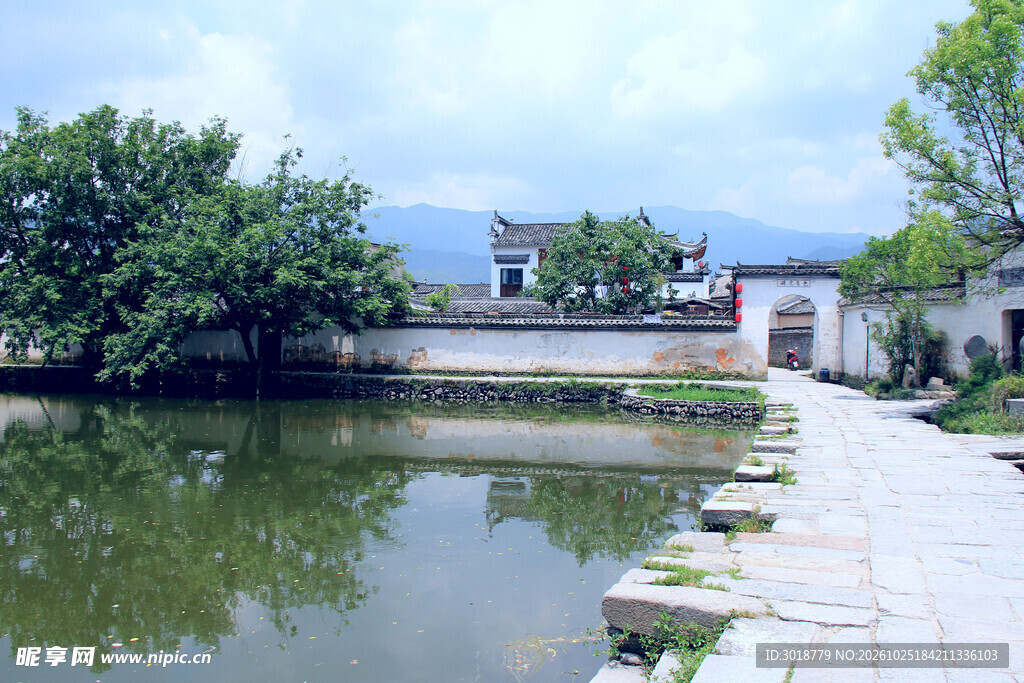 江南古村水畔风光