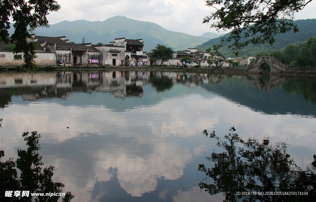 江南水乡古村湖景