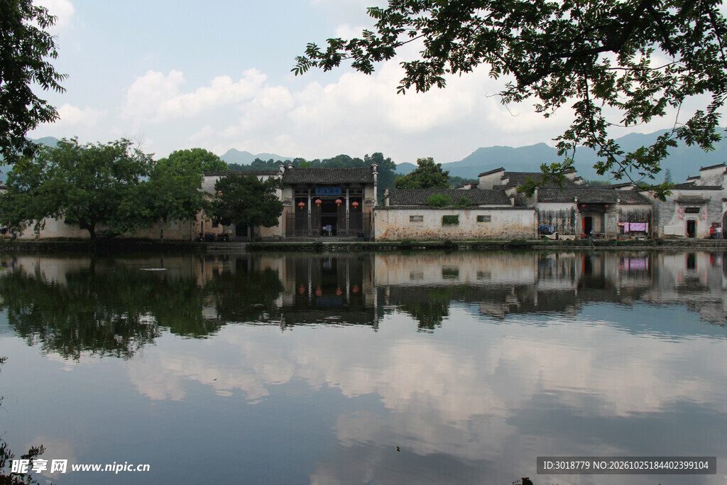 江南水乡古村湖景
