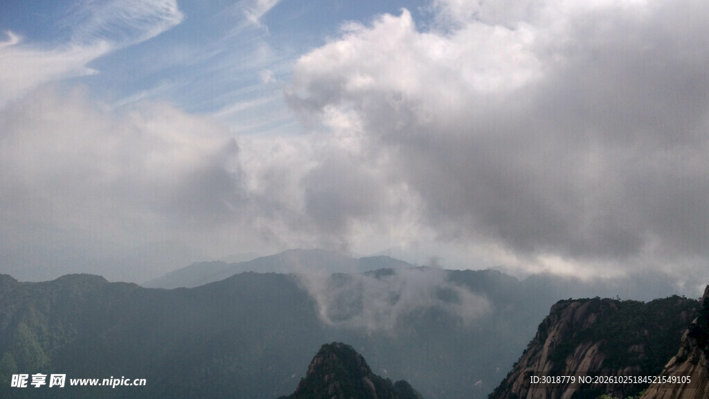 山间云雾自然风光