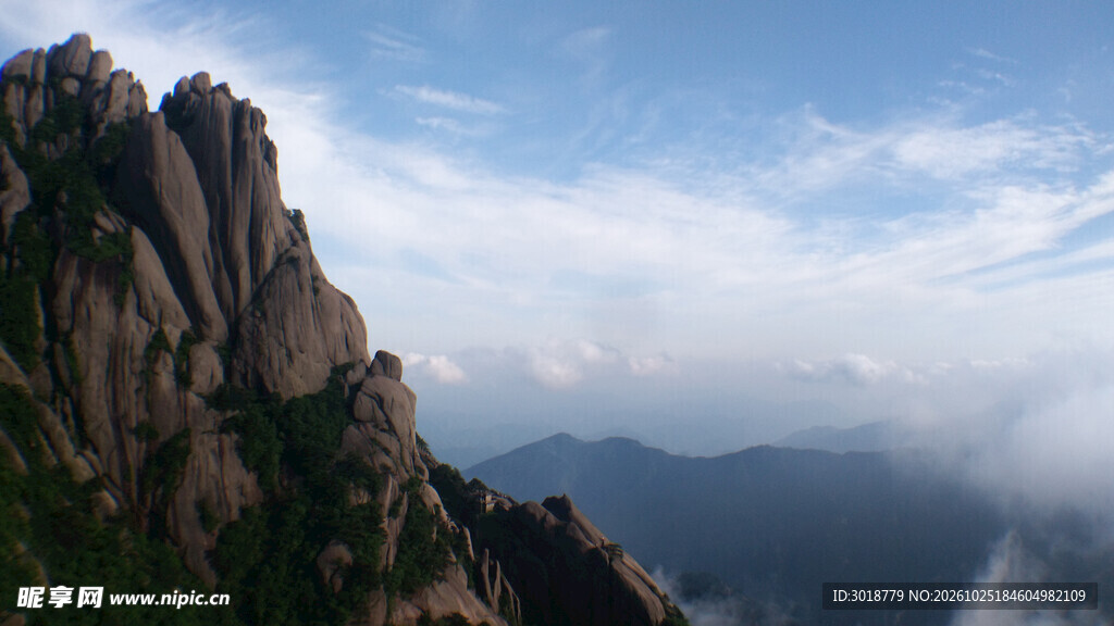 奇峰远山云天盛景
