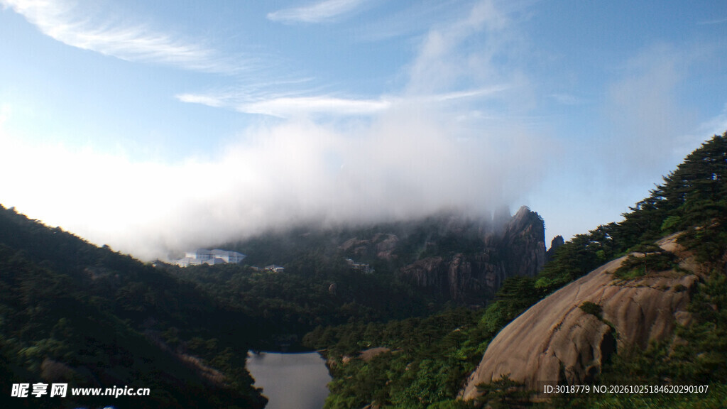 山间云雾自然风光