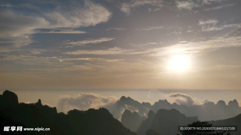 远山日出晨景