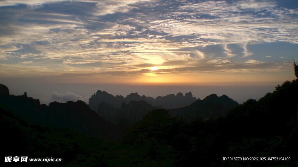 山间日出美景