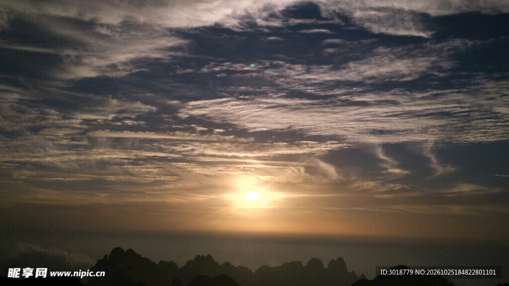 黄昏日落层云景观