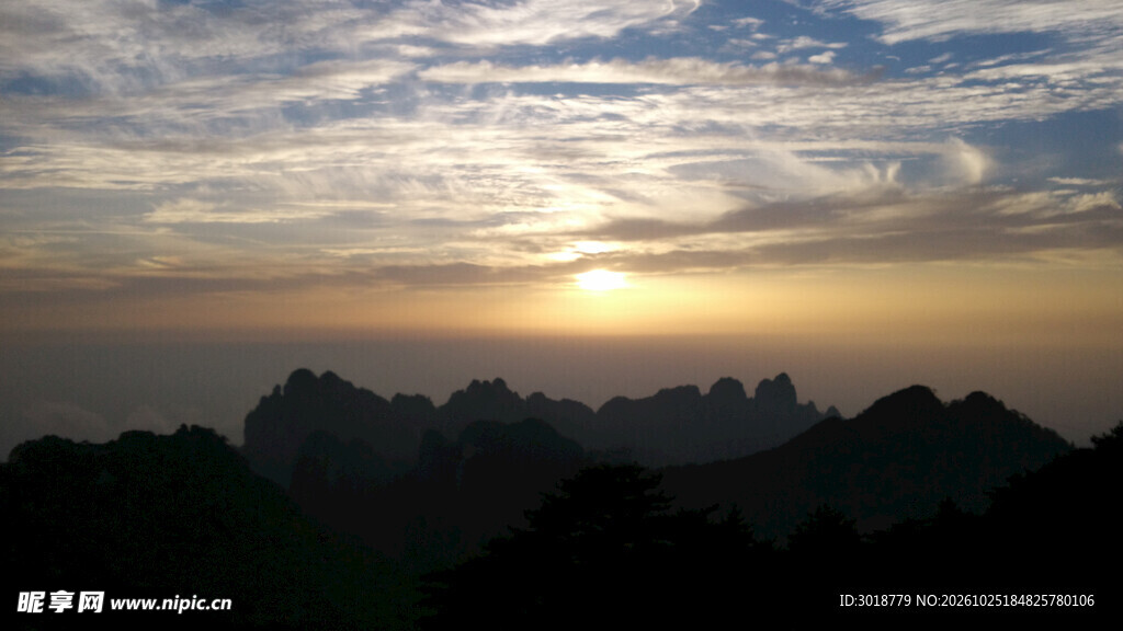 远山日出盛景