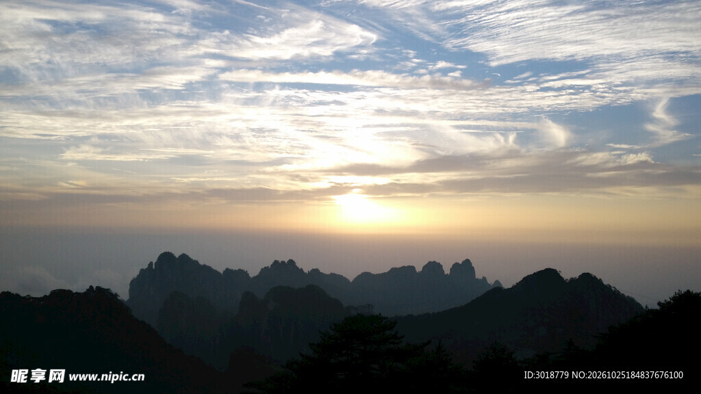 远山日出自然美景