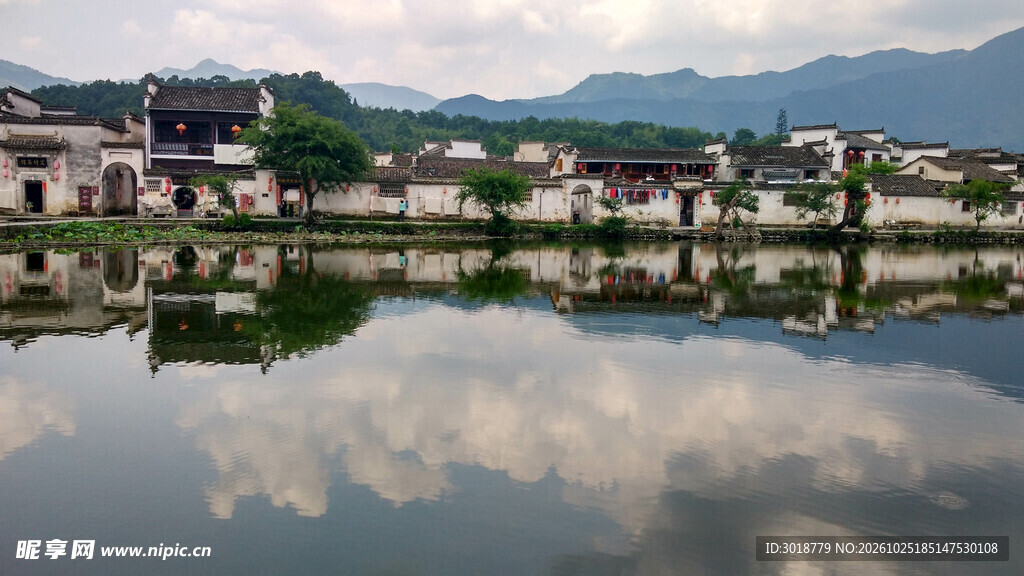 徽派古村水乡倒影