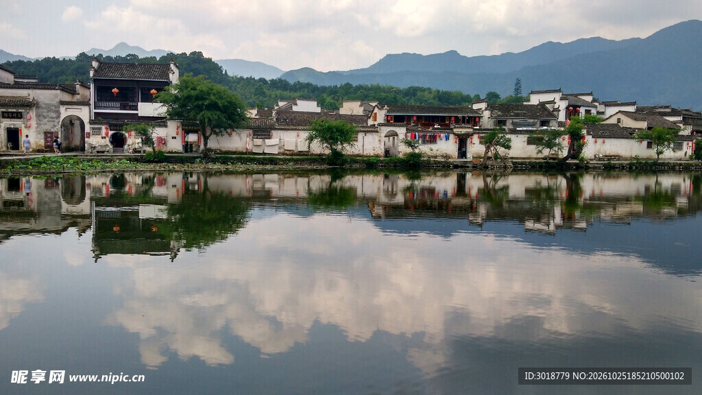 徽派古村水畔风光