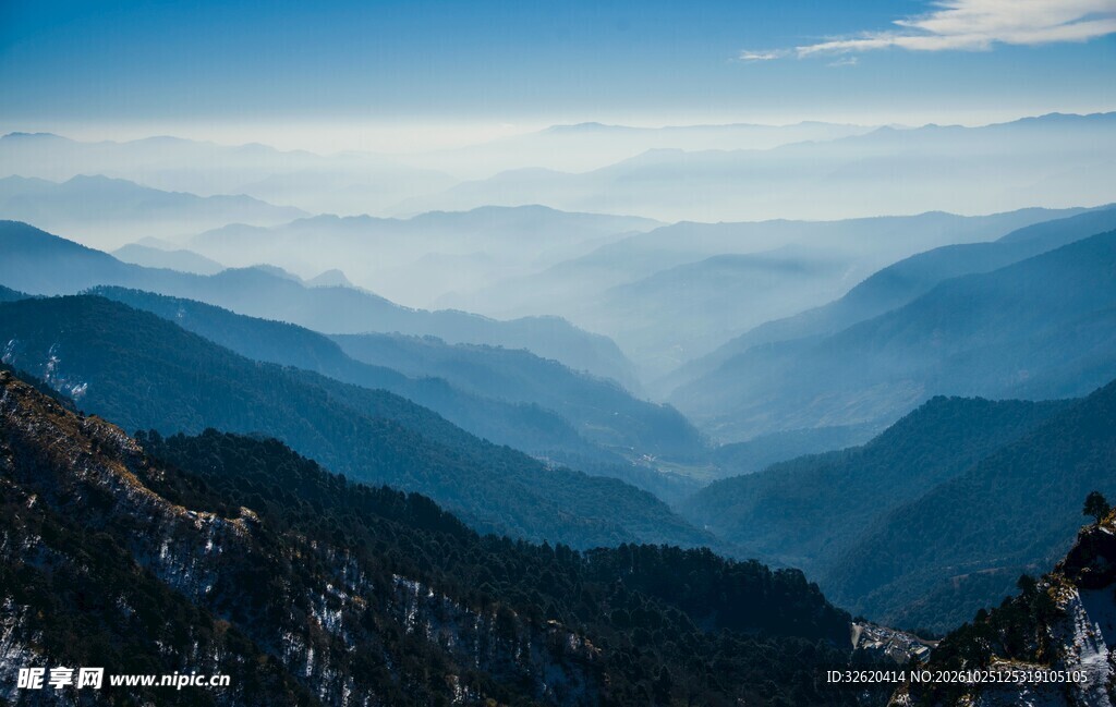 层峦叠嶂山景风光