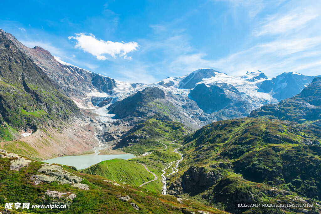 高山冰川草甸湖景风光