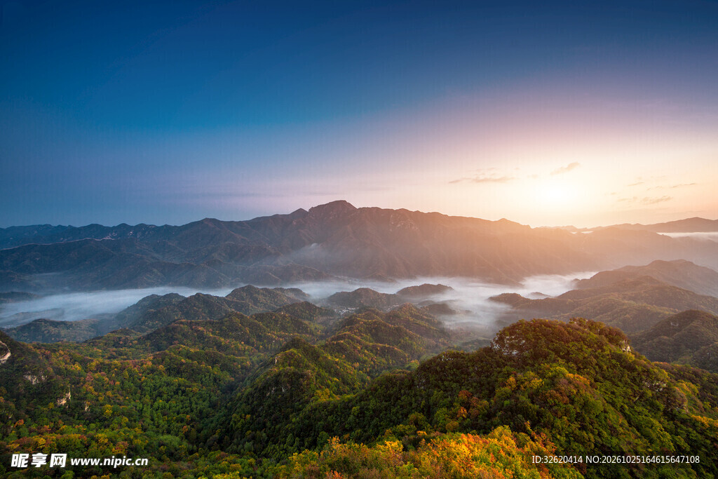 山间日出云海美景