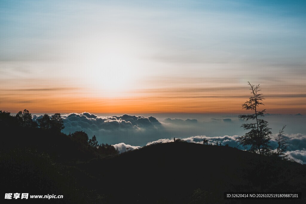 高山日出云海美景