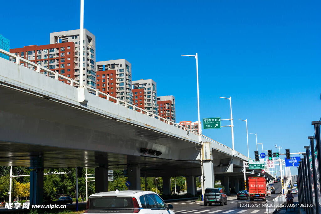 城市高架桥街景