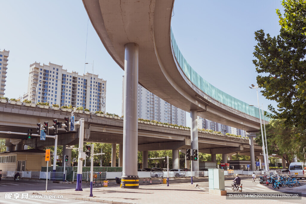 城市高架立交桥街景
