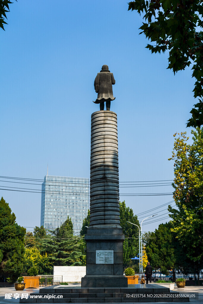 户外英雄纪念碑