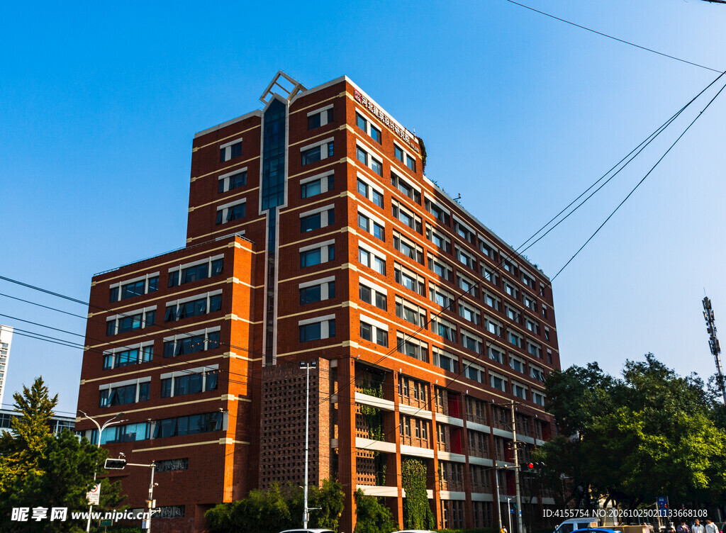 红砖多层办公楼外景