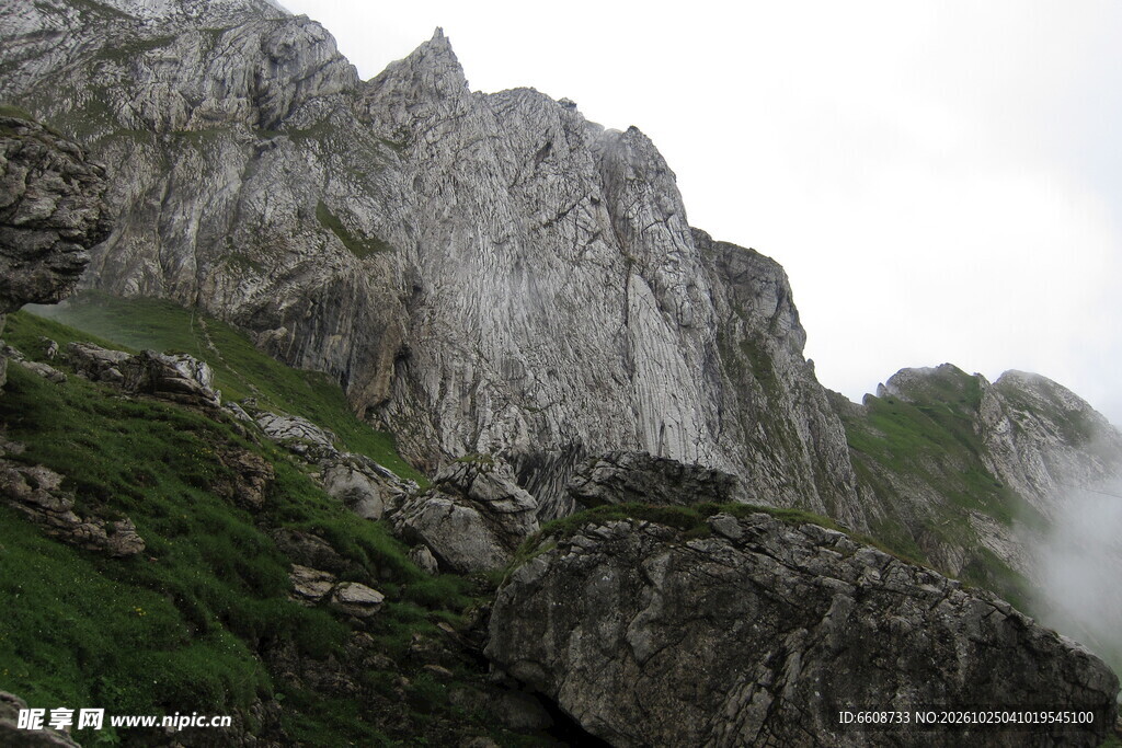 高山陡崖自然景观