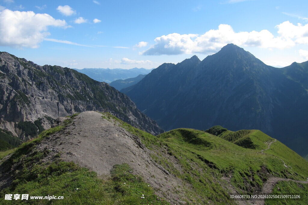高山草甸徒步观景