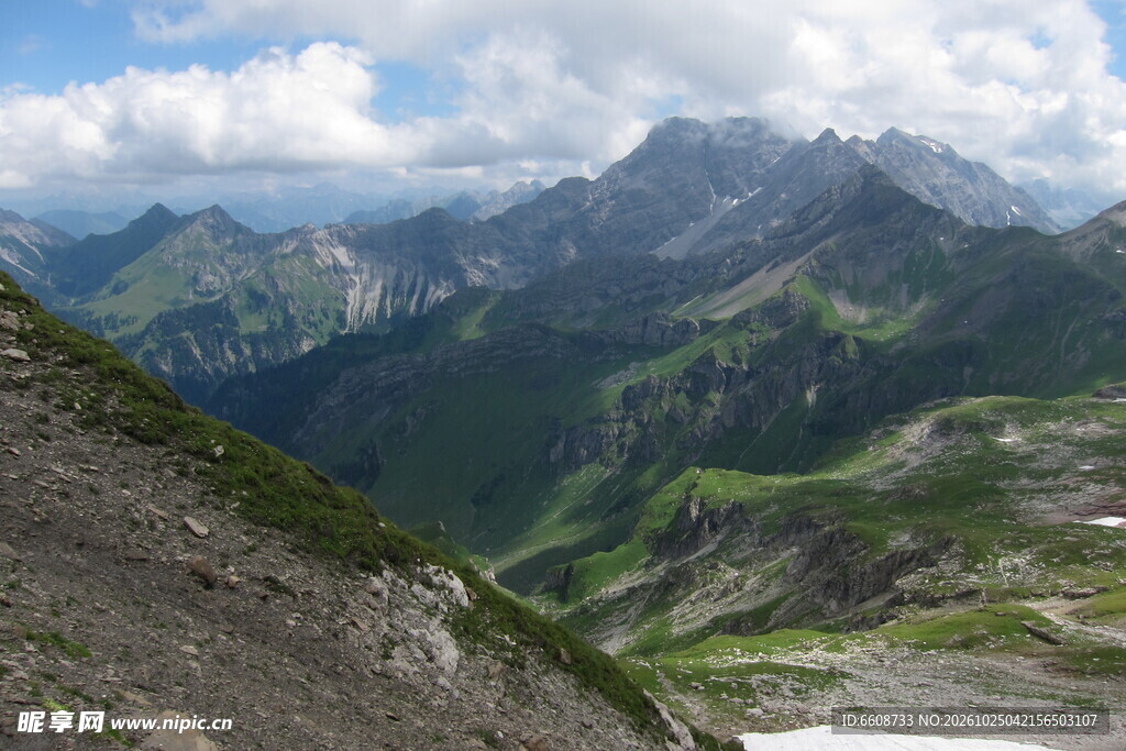 高山草甸自然风光
