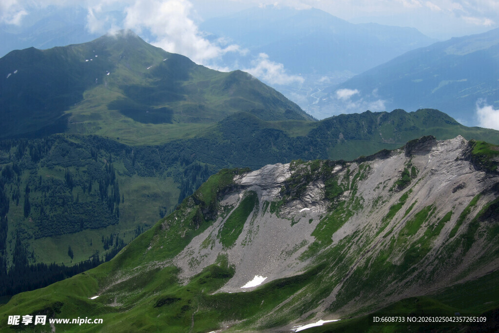 高原山地自然风光