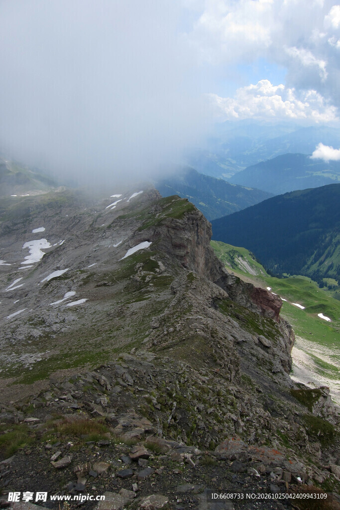 高山山脊自然风光