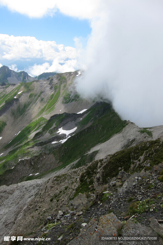 高山云雾自然景观