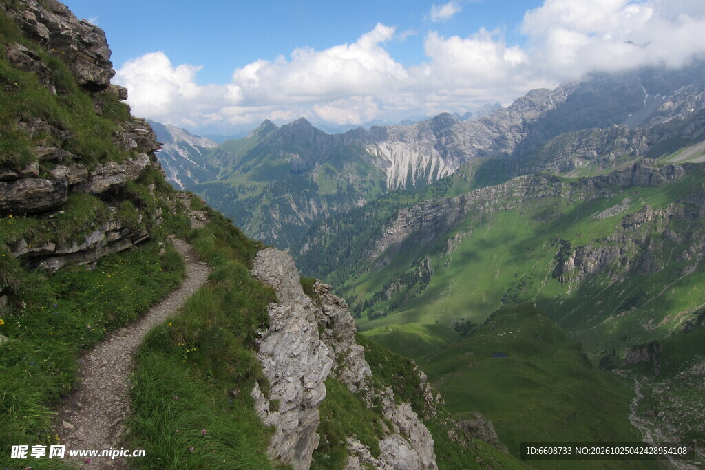 山间徒步山道自然风光