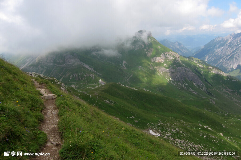 山间徒步步道山野风光