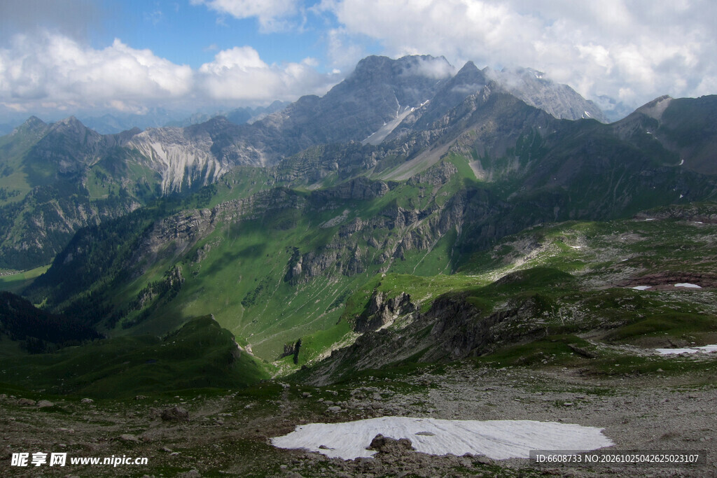 高原山地自然风光