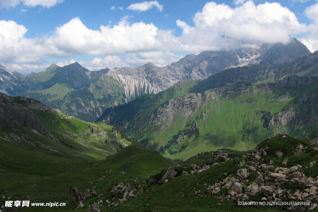 高原山地自然风光