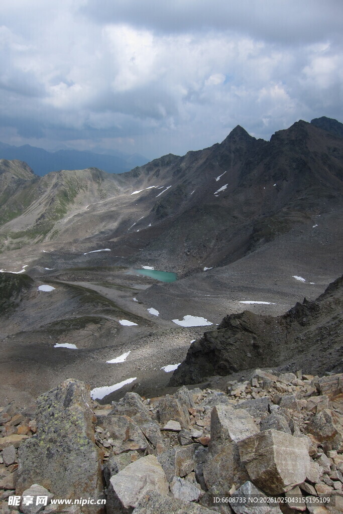 高山谷地自然风光