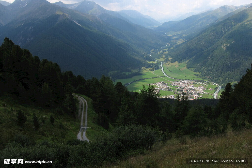 山间瀑布山野村落风光