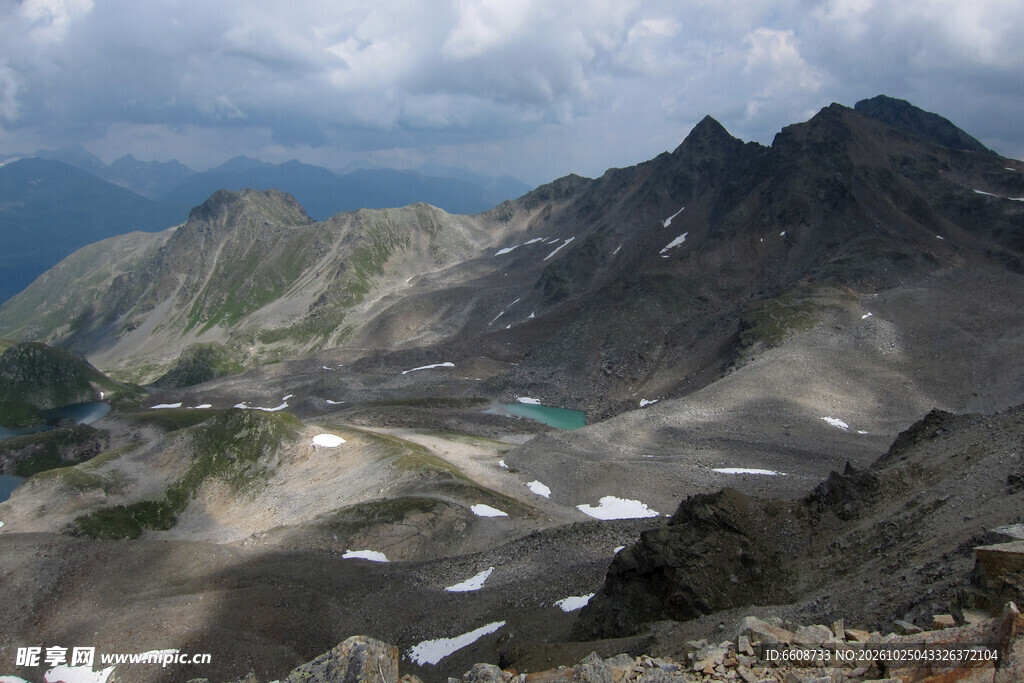 高原山地自然风光
