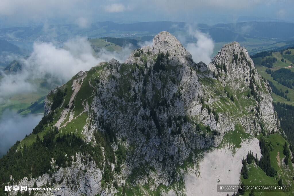 高山奇峰云雾景观