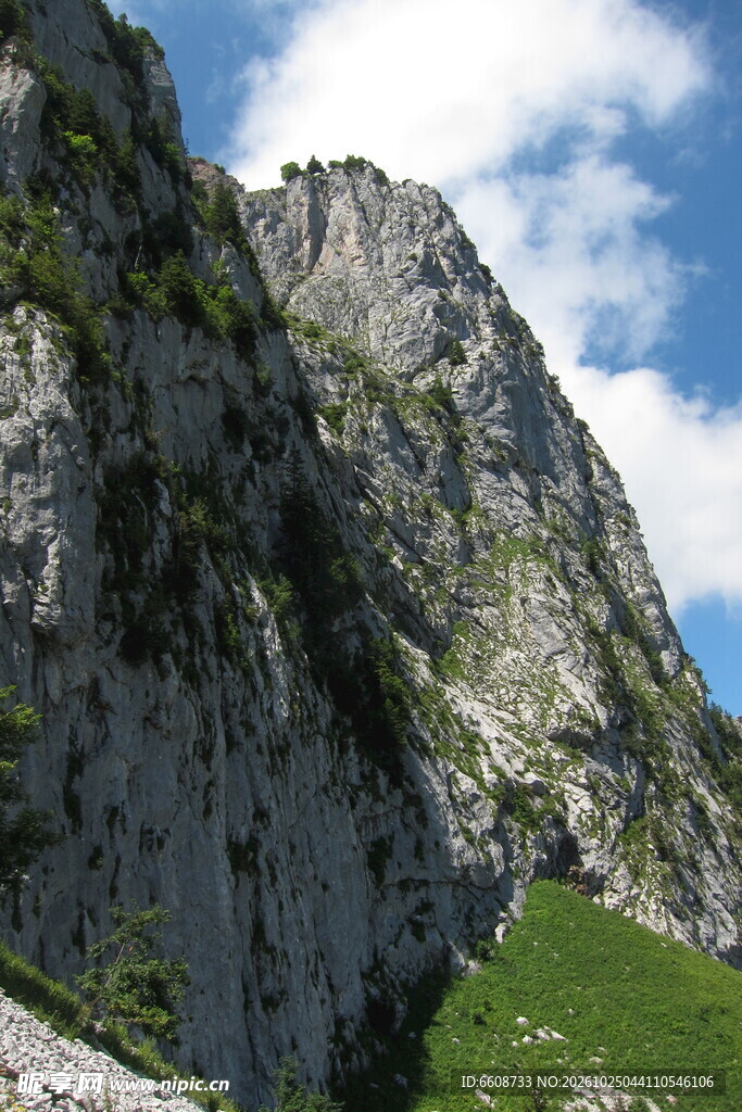 高山陡崖自然风光