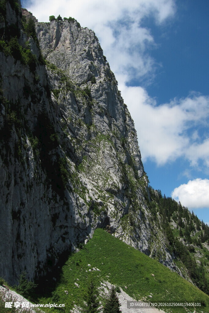 高山陡崖自然风光