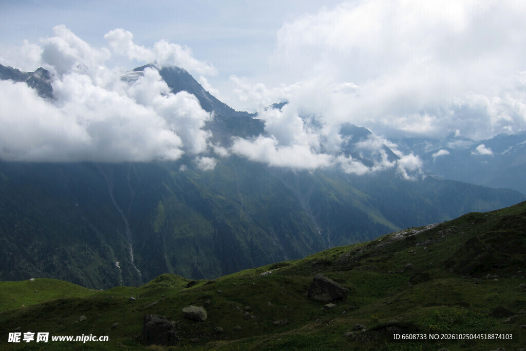 高山云雾山野风光