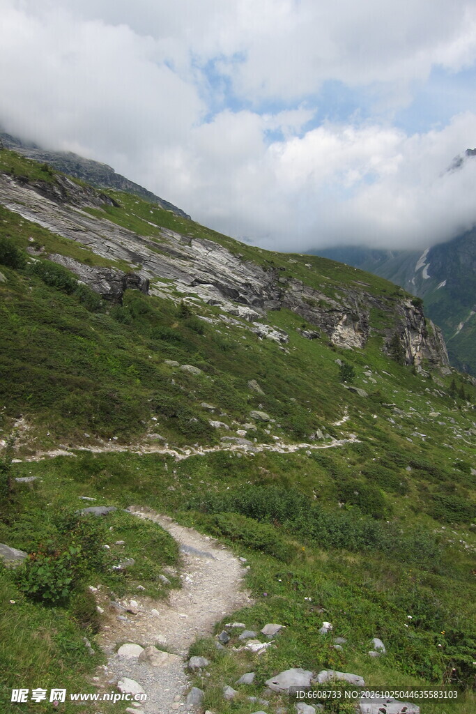 高山草甸徒步小径