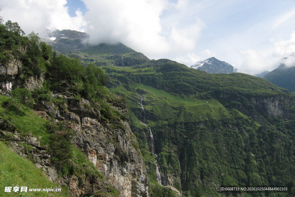 山地峡谷自然风光