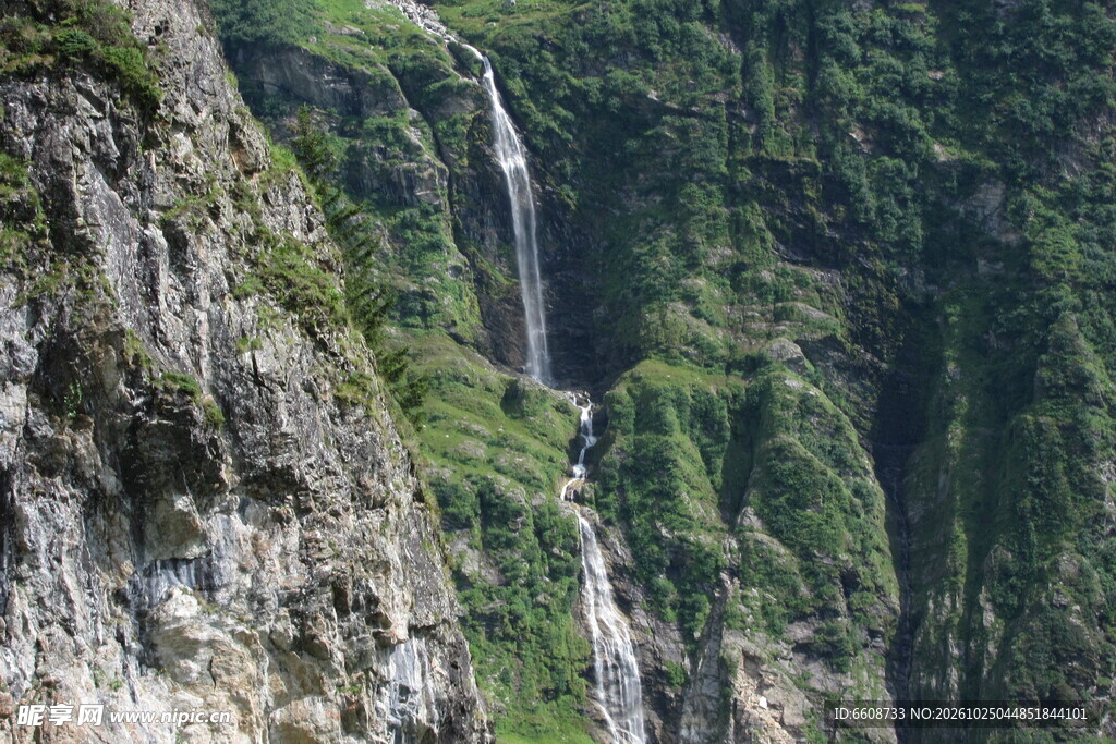 高山飞瀑自然景观