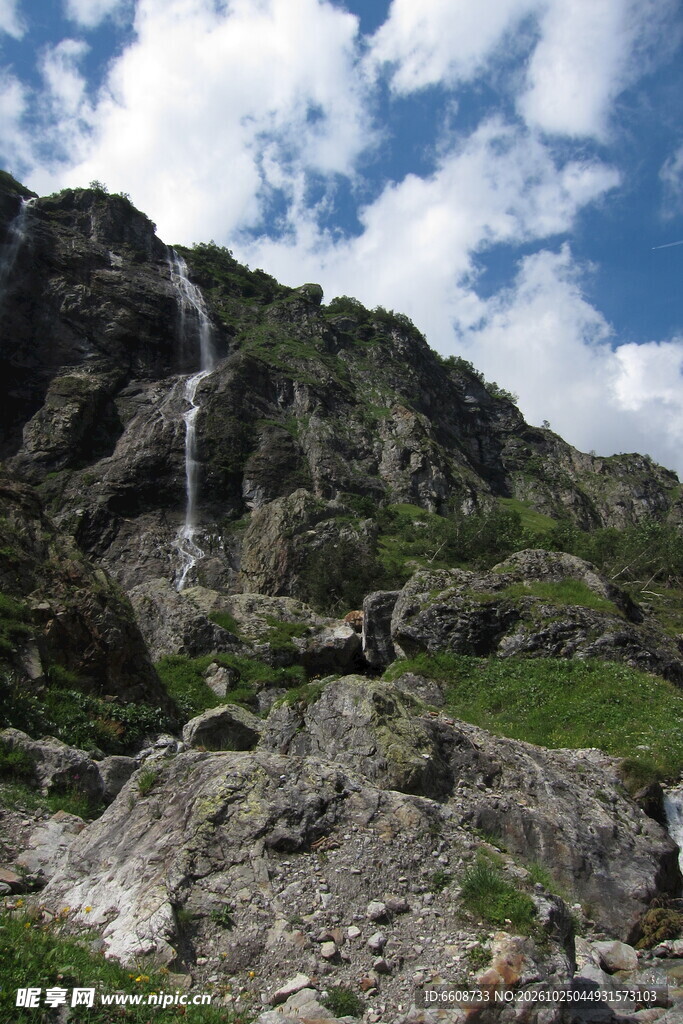 高山瀑布自然风光