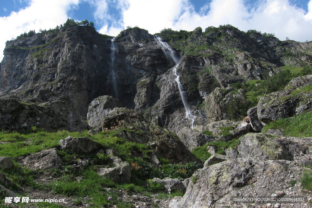 高山瀑布自然风光