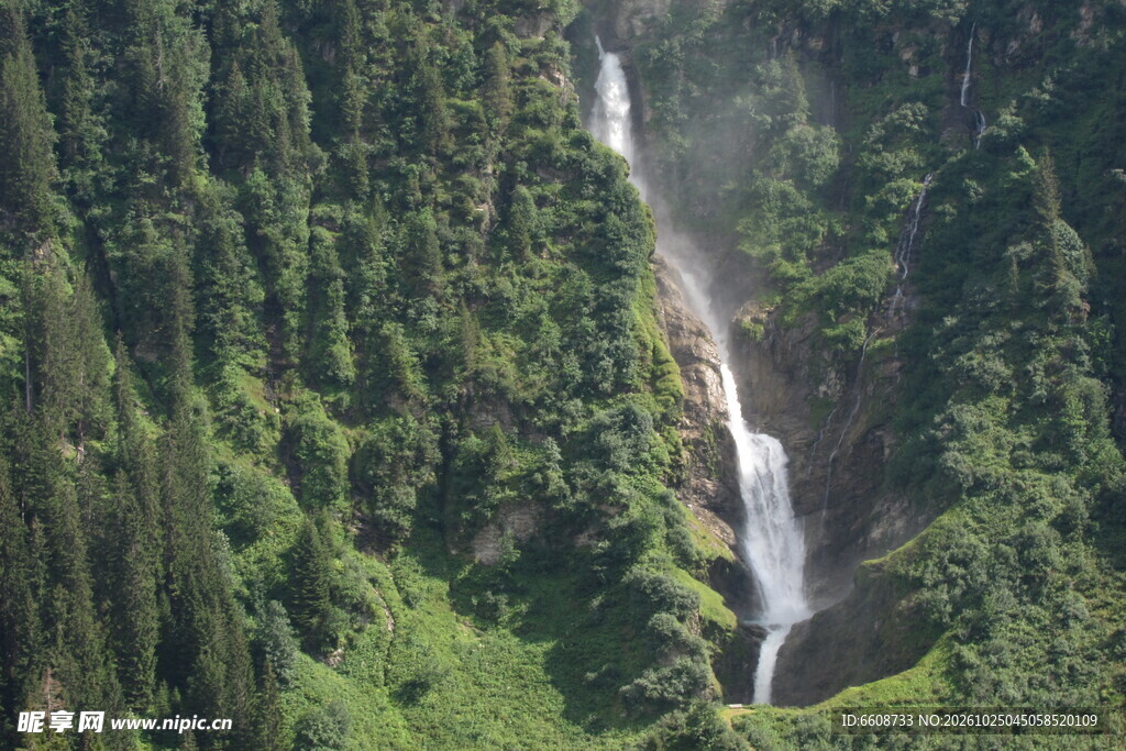 山林飞瀑自然风景