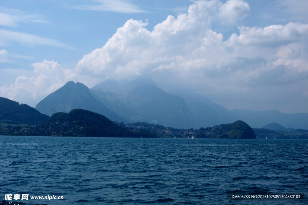 湖光山色水天远景