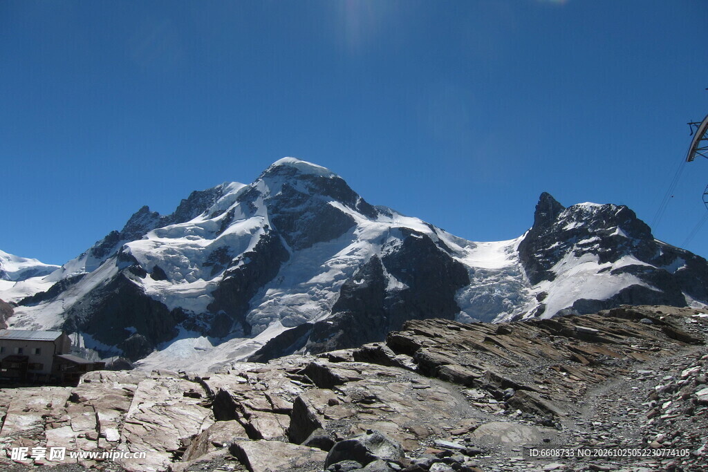高原雪山壮丽风光