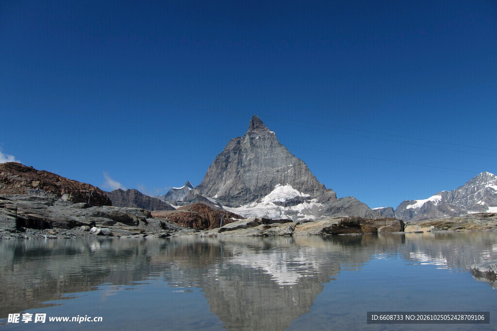 马特洪峰湖景风光