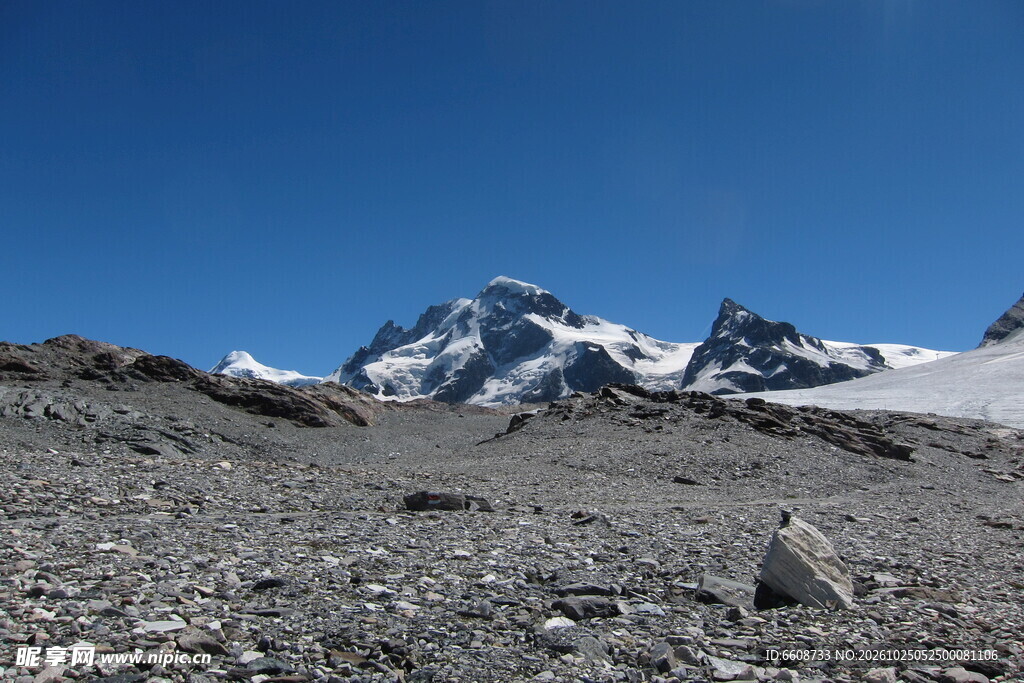 高原雪山旷野风光