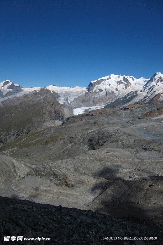 高原雪山壮丽风光
