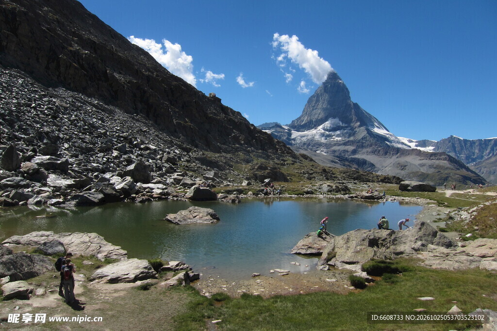 马特洪峰高山湖风光
